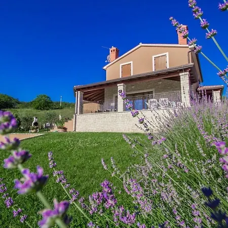 Fiore Spinovci Hébergement de vacances